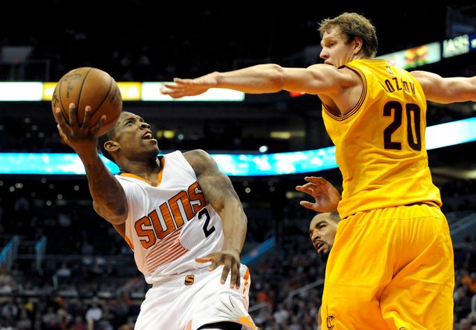 Timofej Mozgov a Eric Bledsoe