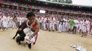 REFILE - QUALITY REPEAT A Japanese runner is tossed by a wild cow during festivities in the bullring following the third running of the bulls in Pamplona July 9, 2012. Three people, two from Britain and one from the U.S. were gored by Fugado (Runaway), a 545 kg (1,199 pounds) bull that broke from the pack after falling in Santo Domingo in a run that lasted three minutes and thirty-eight seconds. REUTERS/Joseba Etxaburu (SPAIN - Tags: ANIMALS SOCIETY TPX IMAGES OF THE DAY) Published: Čec. 9, 2012, 10:02 dop.