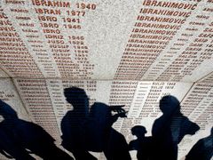 Pomník ve Srebrenici. Místo masakru 8000 lidí láká turisty