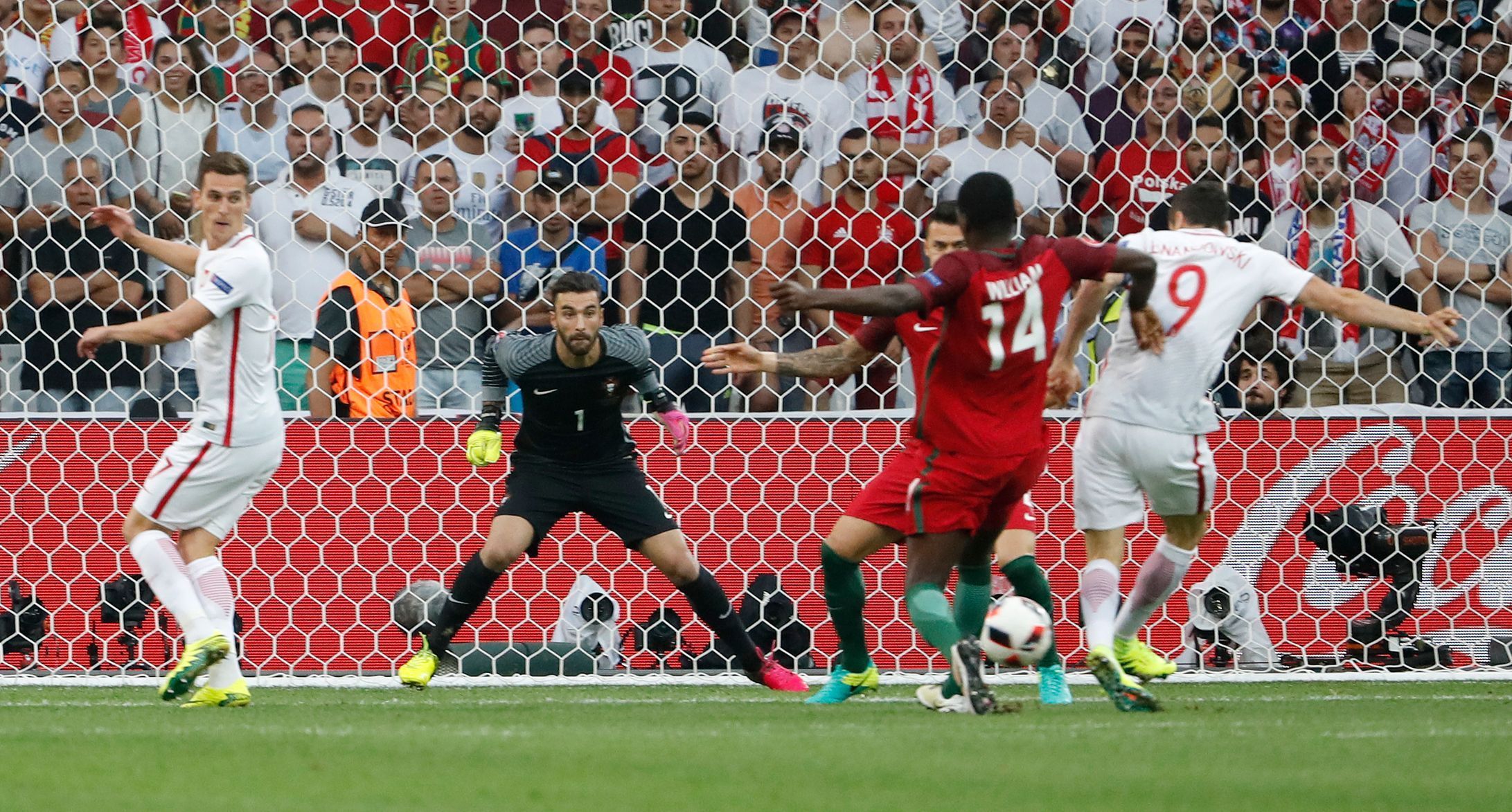 Euro 2016, Polsko-Portugalsko: Robert Lewandowski dává gól na 1:0