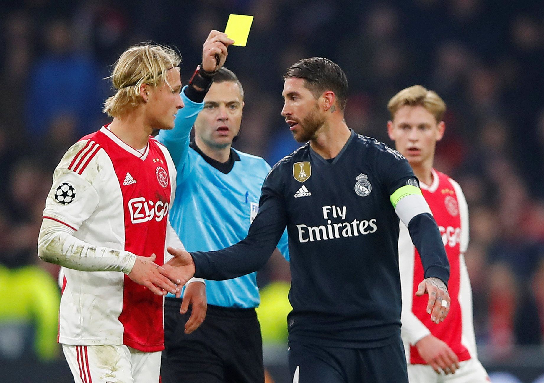 Osmifinále Ligy mistrů 2018/19, Ajax - Real Madrid: Sergio Ramos obdržel žlutou kartu.