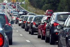 Nehoda uzavřela dálnici D6 u Kynšperku. Na místě jsou zranění