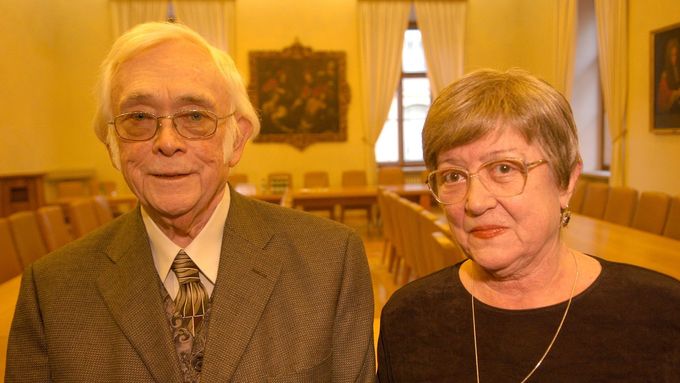Zdena Salivarová a její manžel, spisovatel Josef Škvorecký při návštěvě Česka v roce 2004.