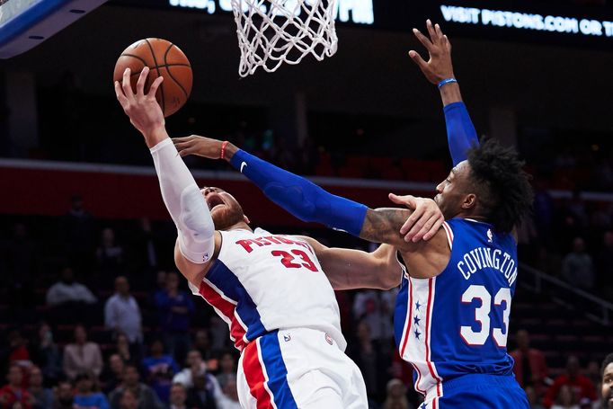 Blake Griffin a Robert Covington