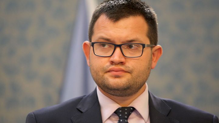 ČSSD a odbory odmítají záměr Schillerové snížit počet státních zaměstnanců o desetinu