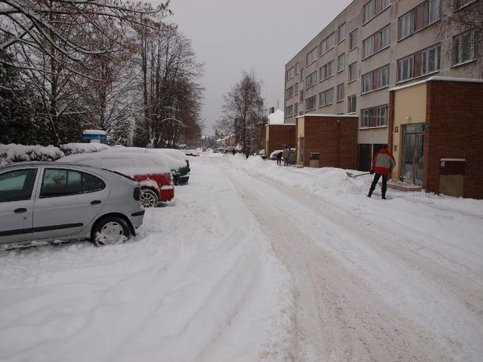 Úklid sněhu na Suchdole