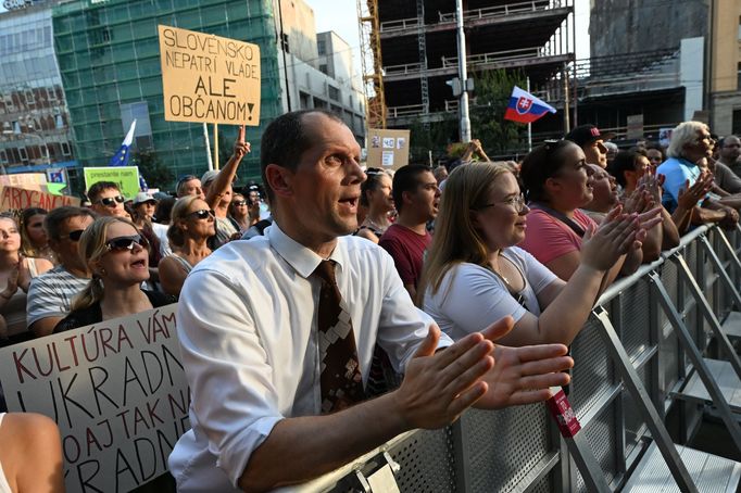 Snímek z úterní demonstrace v Bratislavě proti ministryni kultury Martině Šimkovičové.