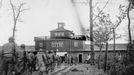 Fotografie z období osvobození koncentračního tábora Buchenvald. Duben 1945.