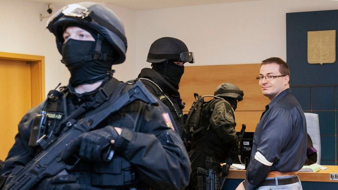 Tehdy ještě obžalovaný Martin Bódiš u zlínské pobočky Krajského soud v Brně. Soud jej nakonec obžaloby z vraždy zprostil.