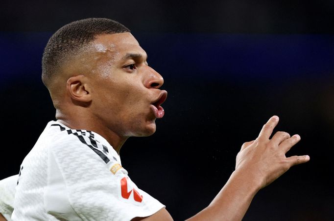 FILE PHOTO: Soccer Football - LaLiga - Real Madrid v Deportivo Alaves - Santiago Bernabeu, Madrid, Spain - September 24, 2024 Real Madrid's Kylian Mbappe celebrates scori