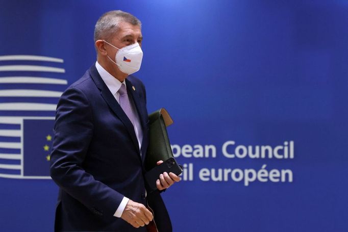 Český premiér Andrej Babiš přichází na summit EU v Bruselu.