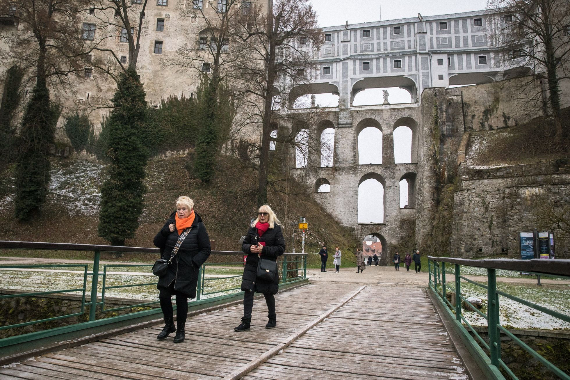 Český Krumlov, overturismus, turisté, zima, andělský průvod, advent, mikuláš