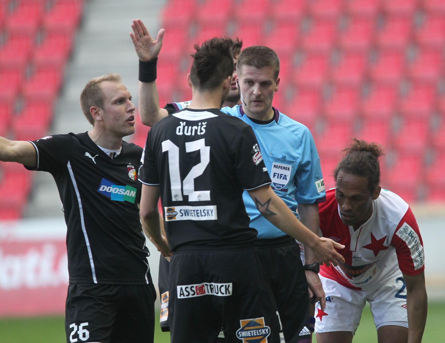 SK Slavia - Viktoria Plzeň: Neves, Ďuriš, Kolář