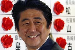 Japonské volby vyhrála vládní koalice, tvrdí průzkumy