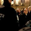 Bezpečnostní opatření na Champs Elysées v Paříži přišel zkontrolovat osobně prezident Francois Hollande.
