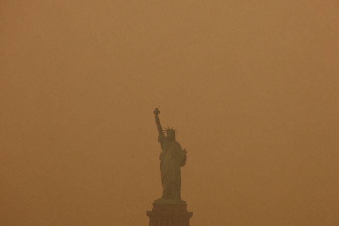 Znečištěný vzduch v New Yorku kvůli lesním požárům v Kanadě.