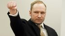 RNPS IMAGES OF THE YEAR 2012 - Norwegian mass killer Anders Behring Breivik gestures as he arrives for his terrorism and murder trial in a courtroom in Oslo April 16, 2012. Breivik, who massacred 77 people last summer, arrived under heavy armed guard at an Oslo courthouse on Monday, lifting his arm in what he has called a rightist salute as his trial began. Breivik, 33, has admitted setting off a car bomb that killed eight people at government headquarters in Oslo last July, then massacring 69 in a shooting spree at an island summer camp for Labour Party youths. REUTERS/Heiko Junge/Pool (NORWAY - Tags: CRIME LAW) Published: Pro. 3, 2012, 1:27 dop.