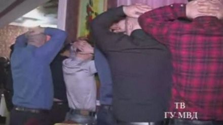 Když razie, tak pořádná. Ruská policie pozatýkala v restauraci 167 lidí