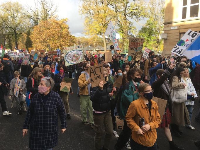 Pochod za klima při konání klimatické konference COP26 v Glasgow.