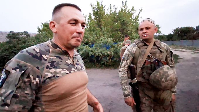 „Stmívání je doba, kdy se dá bezpečně vyrazit na pozice.“ Rozhovor reportéra Aktuálně.cz s ukrajinským vojákem narušila střelba na ruské drony Šahíd.