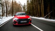 Na suchu umí být RS 3 velice rychlá. Na slavné Severní smyčce okruhu Nürburgring je Audi vůbec nejrychlejším kompaktním modelem, čas tam zajelo 7:40,748, o osm vteřin lepší než konkurenční Mercedes-AMG A 45 S 4Matic+.