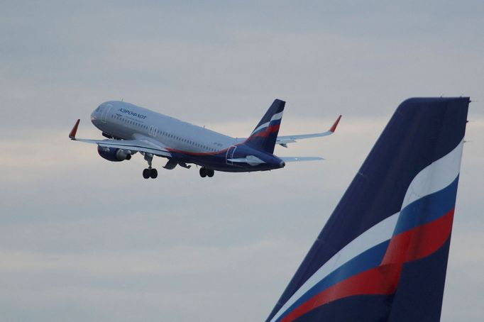 Airbus A320-200 společnosti Aeroflot vzlétá z moskevského letiště Šeremeťjevo, snímek z roku 2018