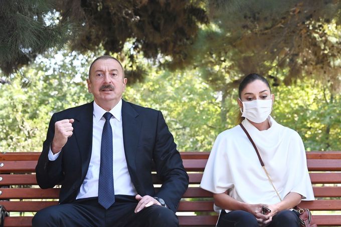 Ilham Aliyev a jeho žena Mehriban Aliyeva