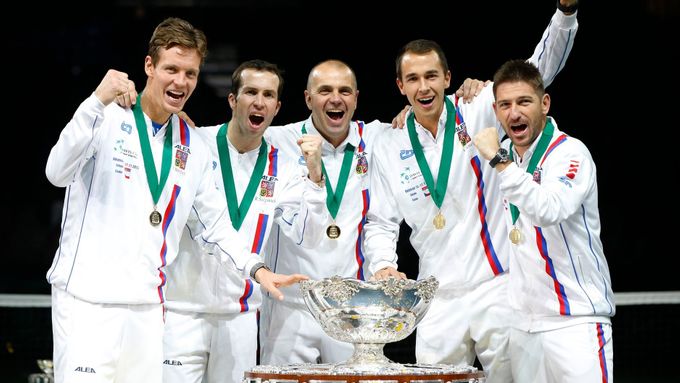 Daviscupová radost ze tisku trofeje