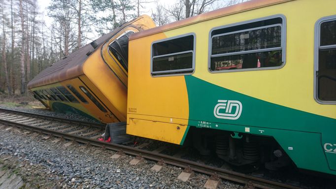 Nehoda vlaku a nákladního vozu u Staré Hutě na Příbramsku