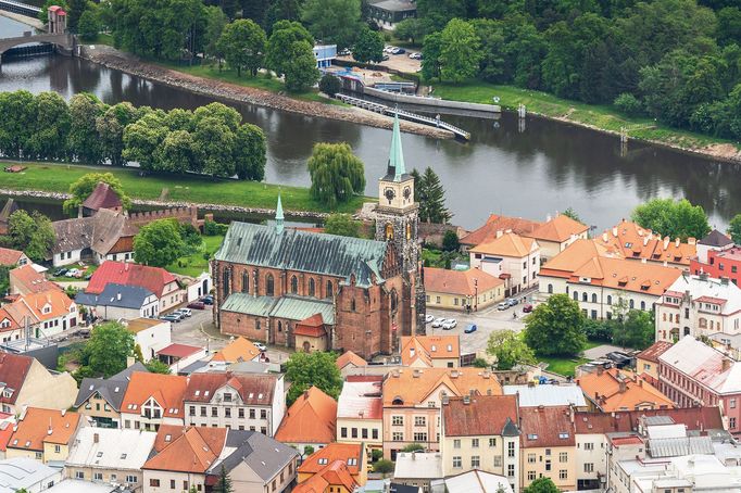 Labe z výšky: letecké fotografie od Mělníka po Pradubice