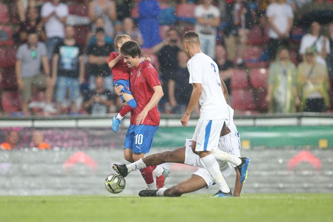 Tomáš Rosický se synem na své rozlučce v Praze 9. 6. 2018