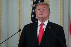 Trump uvalil na zboží z Mexika clo. Bude ho zvyšovat, dokud země nezastaví migraci