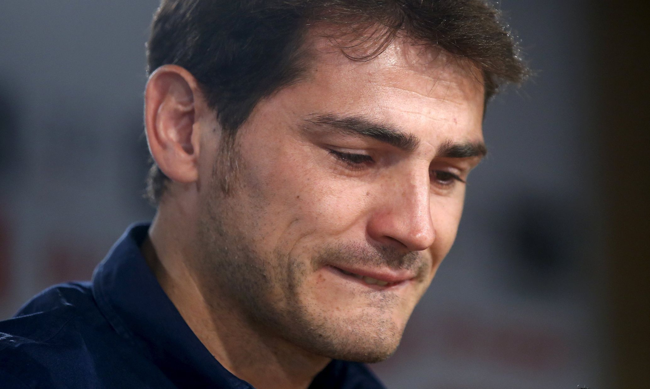 Smutný Iker Casillas na tiskové konferenci při loučení s Realem Madrid
