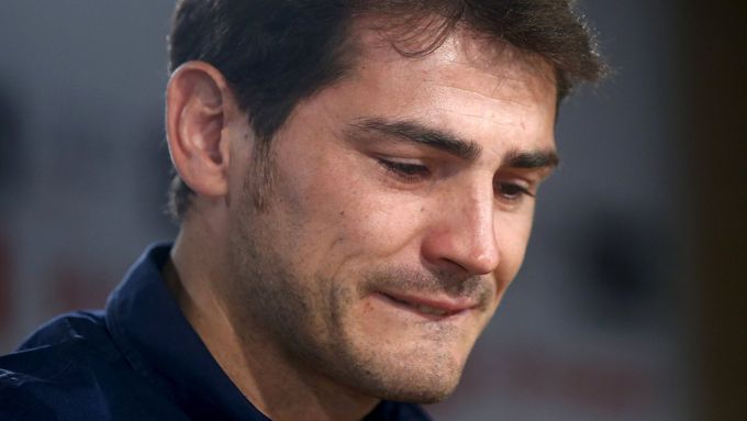 Smutný Iker Casillas na tiskové konferenci při loučení s Realem Madrid