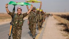 Kurdští bojovníci po vítězné bitvě.