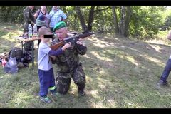 Domobranci v Orlové učili děti střílet ze zbraní. Nejsou to extremisté, brání se pořadatel akce