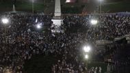 Epicentrum masových protestů v Buenos Aires bylo na náměstí Plaza de Mayo, odkud lze dohlédnout na prezidentský palác Casa Rosada.