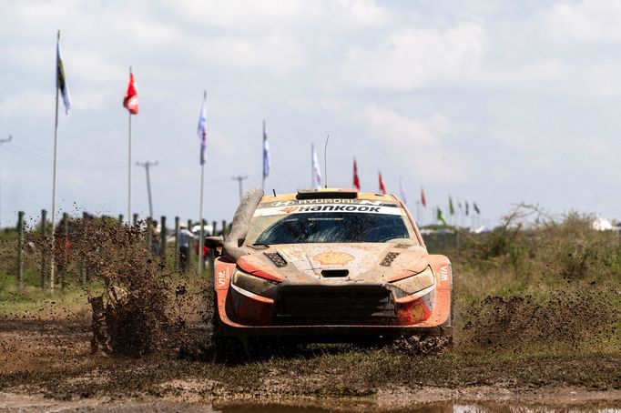 Thierry Neuville v Hyundai na trati Rallye Safari 2025