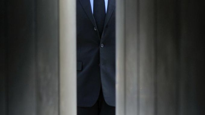 Francouzský prezident Nicola Sarkozy u památníků padlých v Paříži.