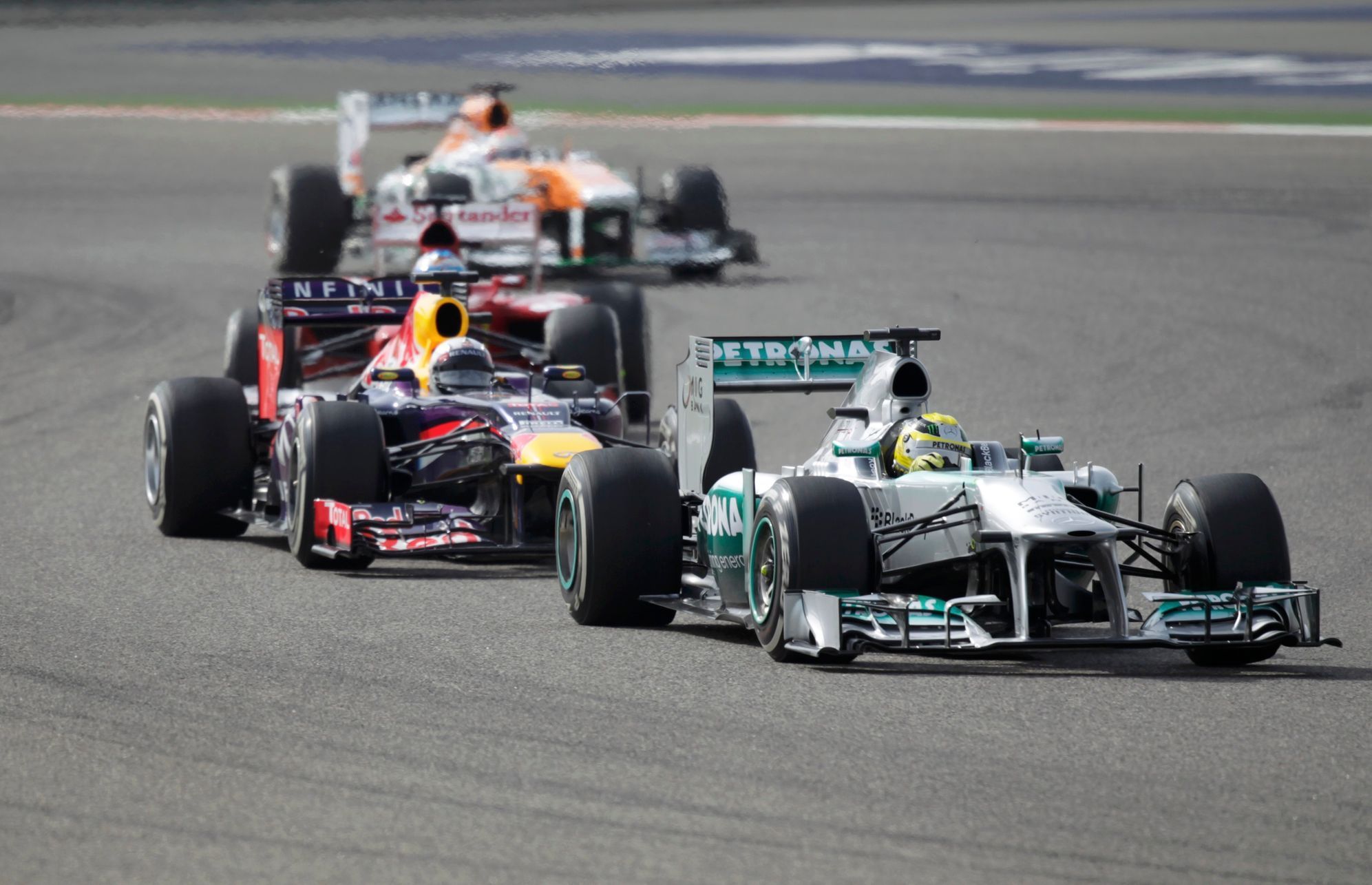 F1, VC Bahrajnu: Rosberg, Mercedes; Vettel, Red Bull