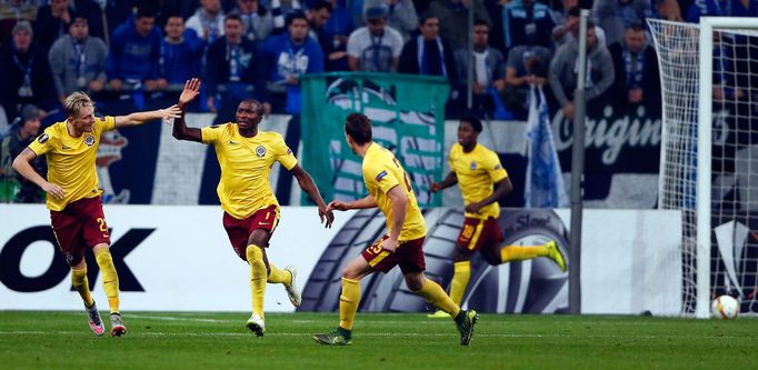 EL, Schalke 04-Sparta: Kehinde Fatai slaví gól na 1:1