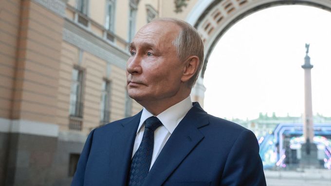 Putin: Západ se přímo zapojí do války s Ruskem, pokud dovolí Ukrajincům používat střely dlouhého doletu na ruské území.