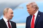 Setkání na Aljašce. Trump a Putin si potřásli na letišti rukama a odjeli jedním autem