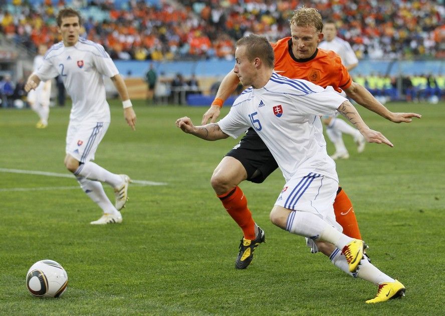 Stoch uniká Kuytovi v zápase Nizozemsko - Slovensko