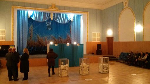 Volební místnost v kulturním domě Nových Petrivců