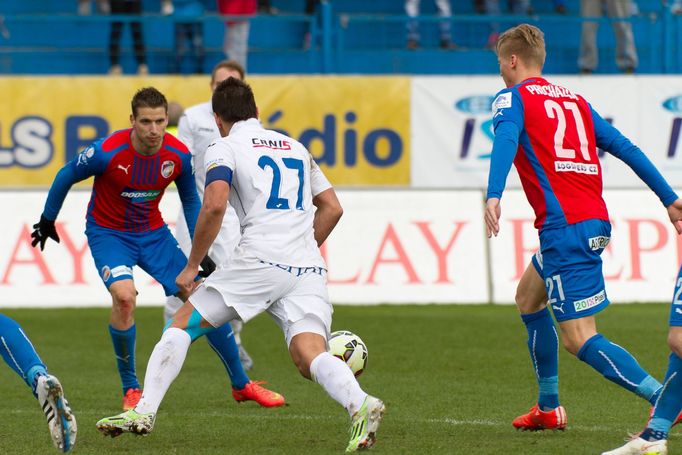 SL, Baník-Plzeň: Milan Baroš (27) - Václav Procházka (21)