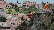 Silné deště v bolivijském městě La Paz spustily na začátku roku sesuvy půdy. Fotograf agentury Reuters zachytil následky 21. února.