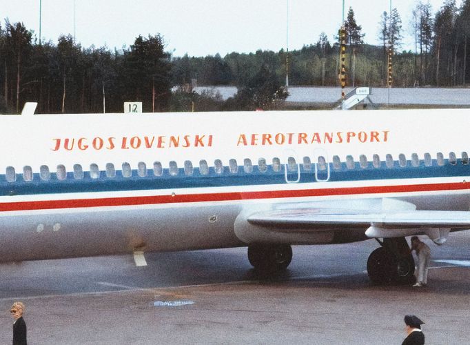 Fotografie letounu DC-9-32 YU-AHT pořízená na letišti ve Stockholmu přibližně půl roku před tragickou událostí.