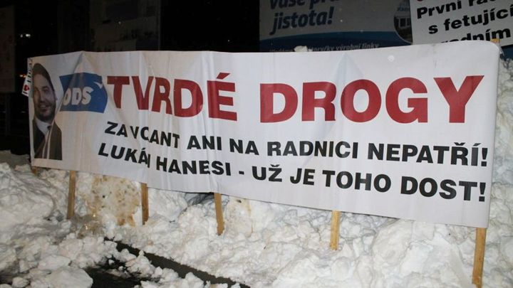 Rozdělené Kladno. O radním, který řídil pod vlivem drog, rozhodne zastupitelstvo