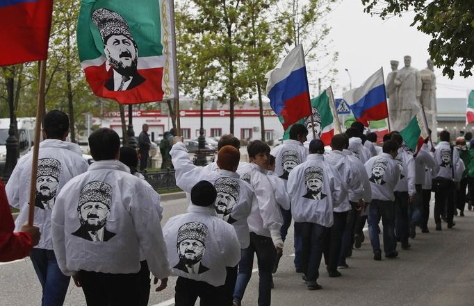 Members of a youth club supporting former Chechen leader Akhmad Kadyrov march along the street during a rally in the centre of the Chechen capital Grozny April 25, 2013. The naming of two Chechens, Dzhokhar and Tamerlan Tsarnaev, as suspects in the Boston Marathon bombings has put Chechnya - the former site of a bloody separatist insurgency - back on the world's front pages. Chechnya appears almost miraculously reborn. The streets have been rebuilt. Walls riddled with bullet holes are long gone. New high rise buildings soar into the sky. Spotless playgrounds are packed with children. A giant marble mosque glimmers in the night. Yet, scratch the surface and the miracle is less impressive than it seems. Behind closed doors, people speak of a warped and oppressive place, run by a Kremlin-imposed leader through fear. Picture taken April 25, 2013. REUTERS/Maxim Shemetov (RUSSIA - Tags: SOCIETY POLITICS RELIGION) ATTENTION EDITORS: PICTURE 13 OF 40 FOR PACKAGE 'INSIDE MODERN CHECHNYA'. SEARCH 'REBUILDING CHECHNYA' FOR ALL IMAGES Published: Kvě. 1, 2013, 7:45 dop.